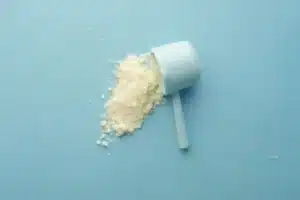 Poudre de créatine blanche avec dosette — الكرياتين دليل شامل