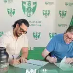 Signature officielle du partenariat entre le Kenitra Athletic Club et Maghreb Nutrition, au stade municipal de Kénitra
