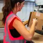 Preparation et scan dune commande dans un entrepot international partenaire de Maghreb Nutrition