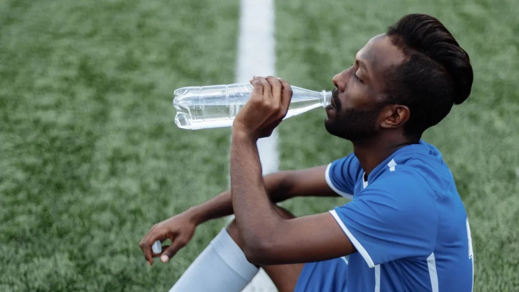 Hydratation au football : préparer sa boisson le jour du match